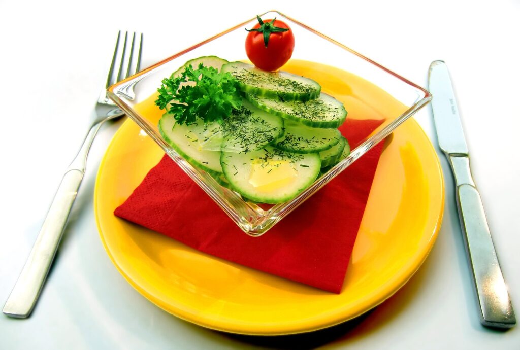 Chatbots de perte de poids recommandent de manger des salades
